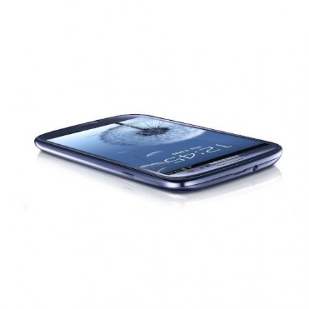 Samsung Galaxy S III - Vedere din fata/ sus/ dreapta