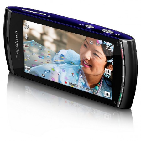 Sony Ericsson Vivaz - Vedere din fata/ dreapta (orizontal)